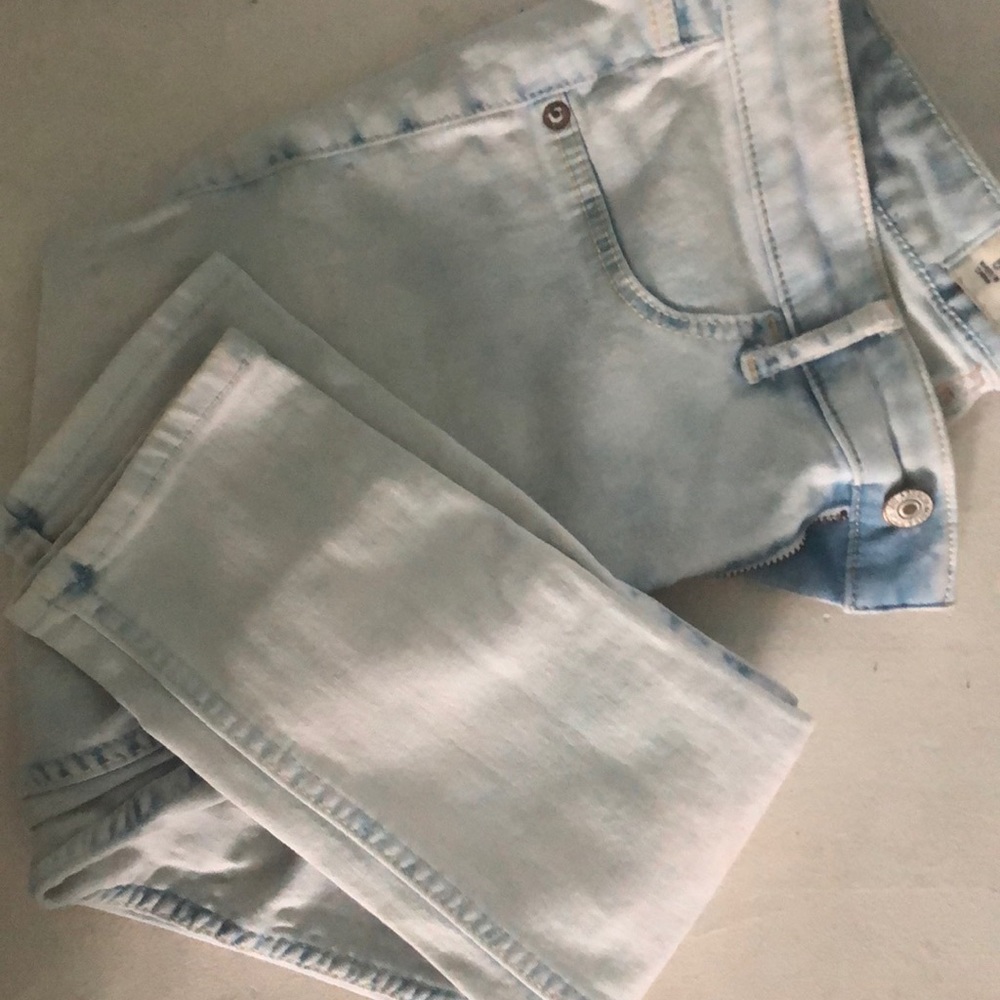 Abercrombie light wash skinny jeans